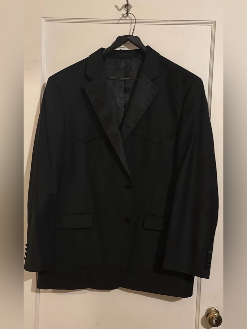 Men's Black Single-Breasted Tuxedo Blazer with Satin Lapels